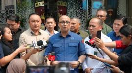 
Direktur Penyidikan Jaksa Agung Muda Bidang Tindak Pidana Khusus (Jampidsus) Kejagung Syarief Sulaeman Nahdi (tengah) bersama Kepala Pusat Penerangan Hukum Kejagung Anang Supriatna (tengah kanan) dan Direktur Penindakan pada Jampidmil Kejagung Brigjen TNI Andi Suci (tengah kiri) memberikan keterangan pers di Gedung Jampidsus Kejagung, Jakarta, Kamis (2/7/2026). (Foto: Kejagung RI)