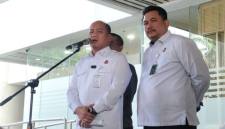 Kepala Pusat Penerangan Hukum (Kapuspenkum) Kejagung Anang Supriatna (kiri) memberikan keterangan pers di Gedung Kejagung, Jakarta, Rabu (15/7/2026). (Foto: Antara/Nadia Putri R)