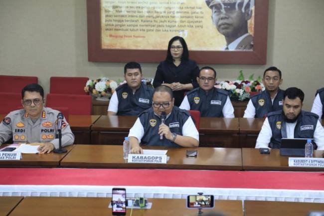 Jajaran Korps Pemberantasan Tindak Pidana Korupsi (Kortastipidkor) Polri menggelar konferensi pers di Gedung Bareskrim Polri, Jakarta, Senin (20/7/2026). (Foto: HO-Divisi Humas Polri)