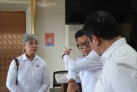 Ketua Komisi Kejaksaan RI Pujiyono Suwadi (kedua dari kanan) dan para komisioner Komisi Kejaksaan RI memantau langsung penanganan perkara dugaan korupsi dan tindak pidana pencucian uang (TPPU) dengan tersangka mantan Jaksa Agung Muda Bidang Tindak Pidana Khusus (Jampidsus) Febrie Adriansyah di Gedung Kejaksaan Agung, Jakarta, Rabu (22/7/2026). (Foto: HO-Komisi Kejaksaan RI)