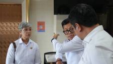 Ketua Komisi Kejaksaan RI Pujiyono Suwadi (kedua dari kanan) dan para komisioner Komisi Kejaksaan RI memantau langsung penanganan perkara dugaan korupsi dan tindak pidana pencucian uang (TPPU) dengan tersangka mantan Jaksa Agung Muda Bidang Tindak Pidana Khusus (Jampidsus) Febrie Adriansyah di Gedung Kejaksaan Agung, Jakarta, Rabu (22/7/2026). (Foto: HO-Komisi Kejaksaan RI)