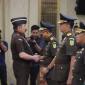 Jaksa Agung Muda Bidang Tindak Pidana Khusus (Jampidsus) Kuntadi (ketiga kanan) dalam prosesi pelantikan di Gedung Kejagung, Jakarta, Jumat (24/7/2026). (Foto: HO-Kejaksaan Agung RI)