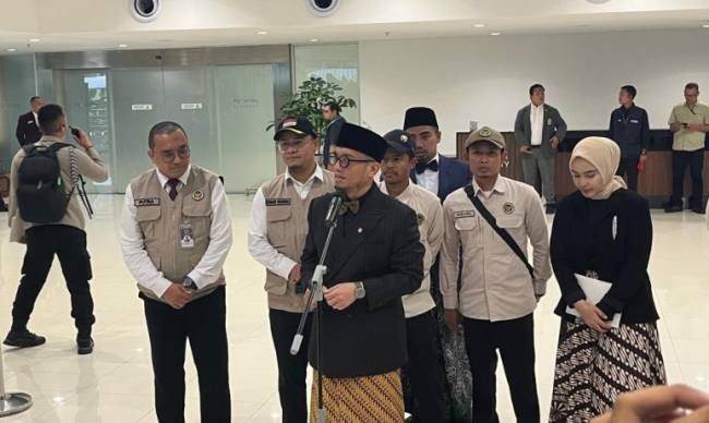 Wakil Menteri Haji dan Umrah Dahnil Anzar Simanjuntak saat konferensi pers di Bandara Soekarno Hatta, Banten, Kamis (2/7/2026). (Foto: Antara/Asep Firmansyah)