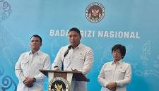 Kepala Badan Gizi Nasional (BGN) Sudaryono (tengah) saat konferensi pers di Jakarta, Senin (27/7/2026). (Foto: Antara/Anita Permata D)
