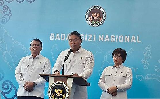 Kepala Badan Gizi Nasional (BGN) Sudaryono (tengah) saat konferensi pers di Jakarta, Senin (27/7/2026). (Foto: Antara/Anita Permata D)