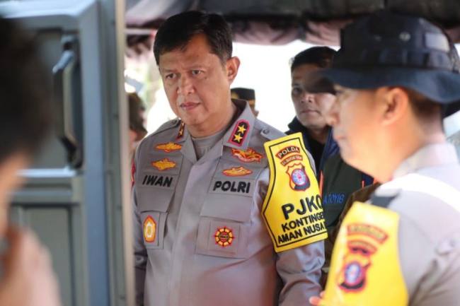 Kapolda Kalteng Irjen Pol Iwan Kurniawan saat meninjau penanganan karhutla di Tumbang Nusa Pulang Pisau belum lama ini. (Foto: HO-Polda Kalteng)