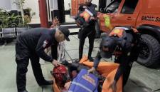 Tim SAR menyiapkan peralatan untuk melakukan pencarian terhadap seorang bocah yang diduga diterkam buaya di Sungai Kupang, Kabupaten Kotabaru, Kalimantan Selatan, Selasa (14/7/2026). (Foto: HO-Tim SAR)
