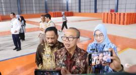Sekda Kalsel saat diwawancara usai peresmian gedung bulog di Banjarbaru. Foto : istimewa