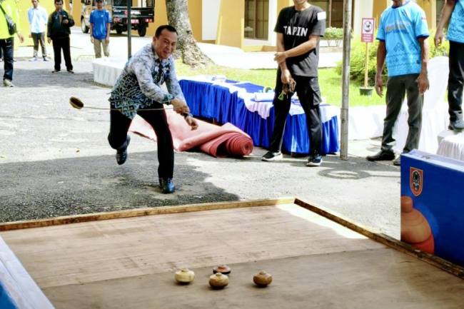 UPTD Museum Lambung Mangkurat Dinas Pendidikan dan Kebudayaan (Disdikbud) Provinsi Kalsel menggelar Lomba Permainan Tradisional Bagasing di Banjarbaru, Kalimantan Selatan, Kamis (2/7/2026). (Foto: Disdikbud Kalsel)