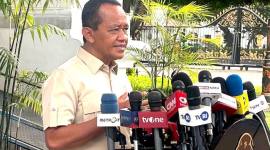 Menteri Energi dan Sumber Daya Mineral (ESDM) Bahlil Lahadalia memberikan keterangan media di Kompleks Istana Kepresidenan, Jakarta, Selasa (28/7/2026). (Foto: Antara/Genta Tenri M)