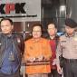Mantan Sekretaris Jenderal MPR RI Ma'ruf Cahyono (kedua kiri) berjalan menuju mobil tahanan setelah menjalani pemeriksaan di Gedung Merah Putih KPK, Jakarta, Kamis (9/7/2026). (Foto: Antara/Rio Feisal)