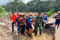 Jasad Aiptu Sumariyanto saat dievakuasi dari DAS Katingan Desa Rantau Asem, Minggu (5/7/2026). (Foto: Basarnas)