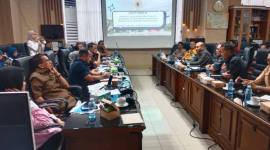 apat dengar pendapat dengan PT PLN UID Kalselteng, Kamis (2/7/2026) (SuarIndonesia/HM)