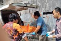 Henazah dievakuasi ke Ruangan Instalasi Pemulasaraan Jenazah Rumah Sakit Umum Daerah (RSUD) Ulin Banjarmasin didampingi pihak perusahaan, Jum'at (3/7/2026) (SuarIndonesia/DO)