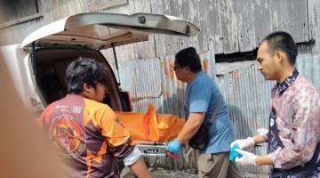 Henazah dievakuasi ke Ruangan Instalasi Pemulasaraan Jenazah Rumah Sakit Umum Daerah (RSUD) Ulin Banjarmasin didampingi pihak perusahaan, Jum'at (3/7/2026) (SuarIndonesia/DO)
