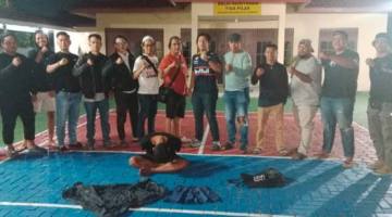 Pelaku penganiayaan yang terjadi di Jalan Simpang Bali, Gang Telerama, Kelurahan Antasan Besar, Kecamatan Banjarmasin Tengah, bernama Afrendo Alex sounder Finayunga (30) diringkus Polisi, Rabu (8/7/2026) dinihari , sekitar pukul 00.30 WITA (SuarIndonesia/DO)