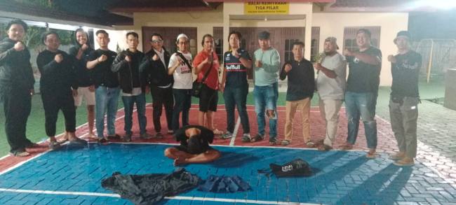 Pelaku penganiayaan yang terjadi di Jalan Simpang Bali, Gang Telerama, Kelurahan Antasan Besar, Kecamatan Banjarmasin Tengah, bernama Afrendo Alex sounder Finayunga (30) diringkus Polisi, Rabu (8/7/2026) dinihari , sekitar pukul 00.30 WITA (SuarIndonesia/DO)