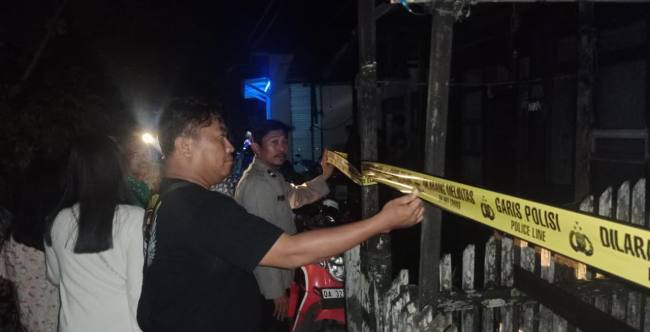 Kebakaran menghanguskan tiga unit rumah di kawasan padat penduduk Jalan Kelayan A II Antasan Segera, Gang Jambu RT 24 RW 02, Banjarmasin Selatan, Kamis (9/7/2026) sekitar pukul 18.55 Wita. (SuarIndonesia/DO)