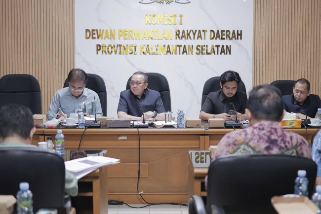 Komisi I DPRD Provinsi Kalimantan Selatan menggelar Rapat Dengar Pendapat mengenai perkembangan perkara sengketa lahan pembangunan gedung DPRD di Banjarbaru. Rapat berlangsung di Ruang Komisi I DPRD Kalsel, Kamis (9/7/2026) (SuarIndonesia/Ist)