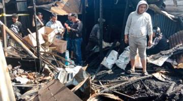 Sejumlah toko di kawasan Pasar Lima Blok Besi/ Pasar Baru Banjarmasin Tengah, hangus akibat diamuk api, Jum'at (10/7/2026) dinihari (SuarIndonesia/DO)