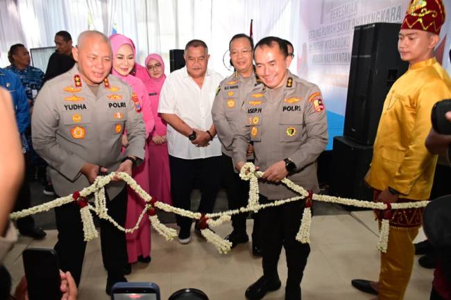 Gedung baru Rumah Sakit (RS) Bhayangkara dr. Yusuf Wibandoko di Kota Banjarbaru diresmikan Kapusdokkes Polri, Irjen Pol. Dr. dr. Asep Hendradiana, Sp.An-TI, Subsp.IC(K)., M.Kes dan Kapolda Kalsel, rjen Pol. Dr. Rosyanto Yudha Hermawan, SIK, SH, MH, Jumat (10/7/2026) (SuarIndonesia/Ist)