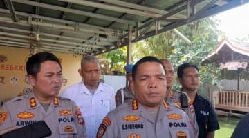 Plh Kapolresta Banjarmasin Kombes Pol Timbul R Siregar didampangi Kasat Lantas, AKP Embang Pramono.