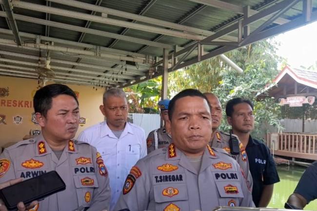 Plh Kapolresta Banjarmasin Kombes Pol Timbul R Siregar didampangi Kasat Lantas, AKP Embang Pramono.