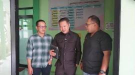 Wakil Ketua DPRD Balangan, Saiful Arif saat mengunjungi Puskesmas Awayan bersama Anggota DPRD Balangan, Akhmad Fauzi, Kamis (23/7/26). Foto : DPRD Balangan
