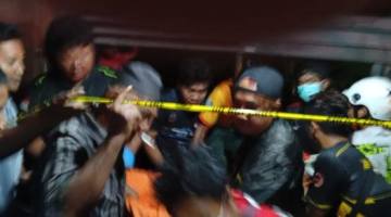Atas perintah pihak Kepolisian, jenazah kemudian dievakuasi  relawan Rescue gabungan ke Ruangan Intalasi Pemulsaraan Jenazah Rumah Sakit Umum Daerah (RSUD) Ulin Banjarmasin, guna dilakukan visum dengan didampingi pihak keluarga, Minggu (25/7/2026) malam. (SuarIndonesia/DO)
