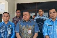 Direktur Fasilitasi Kelembagaan dan Kepegawaian Perangkat Daerah (FKKPD) Direktorat Jenderal Otonomi Daerah Kemendagri Efrimeiriza (tengah) memberikan keterangan.