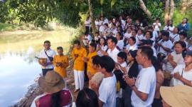 Umat Buddha di Vihara Dhammaratana, Desa Kapul, Kecamatan Halong, Kabupaten Balangan, melaksanakan tradisi Fangshen untuk menyambut Hari Raya Waisak 2570 BE/2026 M, Minggu (31/5/2026).- Foto : Mc.Balangan