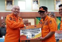 Badan Peanggulangan Becana Daerah (BPBD) Kabupaten Balangan menerima bantuan peralatan pemadam kebakaran hutan dan lahan (karhutla) dari Gubernur Kalimantan Selatan. - Foto: Mc Balangan.