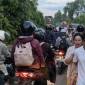 Antrean kendaraan di Jalan Trans Kalimantan usai ambrolnya box culvert di jalur Katingan-Sampit. (Foto: Istimewa)