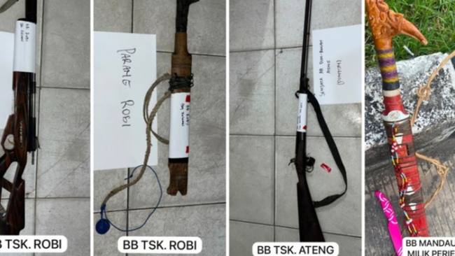 Barang bukti sajam dan senpi rakitan milik para tersangka tragedi Katingan. (Foto: Istimewa)