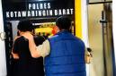 Pelaku pemerkosaan diamankan di Polres Kobar. (Foto: Humas Polres Kobar)
