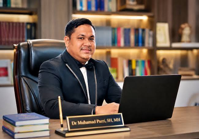 Dr. Muhamad Pazri, SH, MH