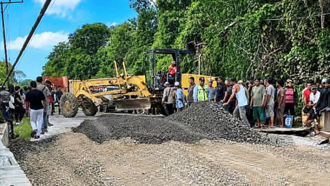 
Jalan Trans Kalimantan lumpuh, BPJN Kalteng kebut perbaikan. (Foto: Istimewa)