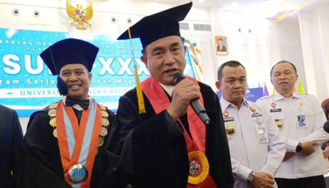 Menteri Koordinator Bidang Hukum, Hak Asasi Manusia, Imigrasi dan Pemasyarakatan (Menko Kumham Imipas) Republik Indonesia, Yusril Ihza Mahendra, di Balun Ijuk, Kabupaten Bangka, Babel, Rabu (29/7/2026). (Foto: Antara/Aprionis)
