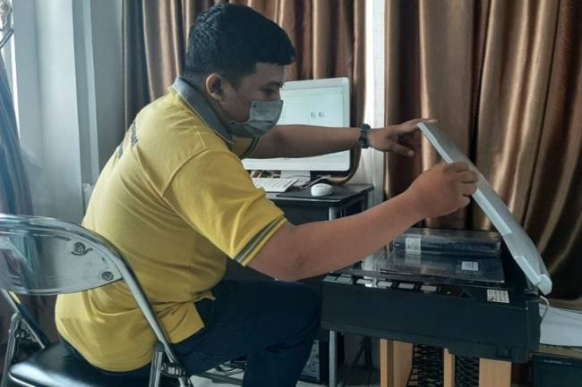 Dispersip Kalsel lestarikan naskah kuno warisan budaya Banua. (Foto: HO-Medcen Kalsel)