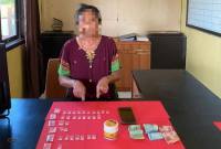 SH, Nenek 70 tahun di Kotawaringin Timur ditangkap karena diduga mengedarkan sabu-sabu. (Foto: Humas Polres Kotim)