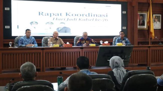 Gubernur Muhidin bersama sekda memimpin rakor persiapan peringatan Hari Jadi Kalsel. Foto : Istimewa