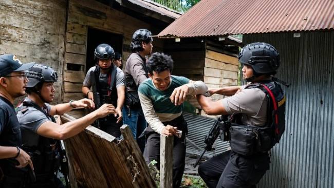 
Pria terduga pelaku bentrok di Katingan, 2 lainnya masih buron. (Foto: Istimewa)