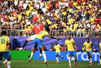 Sundulan striker Norwegia, Erling Haaland yang merobek jala gawang Brasil di laga 16 besar Piala Dunia 2026. (Foto: REUTERS/Dylan Martinez)