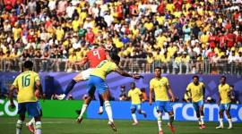 Sundulan striker Norwegia, Erling Haaland yang merobek jala gawang Brasil di laga 16 besar Piala Dunia 2026. (Foto: REUTERS/Dylan Martinez)