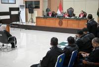 Hakim Ketua Christina Endarwati (tengah) memimpin sidang perdana kasus dugaan fitnah dan pencemaran nama baik terkait keaslian ijazah Presiden ke-7 RI Joko Widodo dengan terdakwa Tifauzia Tyassuma atau Dokter Tifa di Pengadilan Negeri Jakarta Timur, Jakarta, Kamis (2/7/2026). (Foto: Antara/Fauzan)