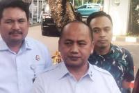 Kepala Pusat Penerangan Hukum (Kapuspenkum) Kejaksaan Agung Anang Supriatna (tengah) menjawab pertanyaan awak media di Gedung Kemenko Polkam, Jakarta, Rabu (5/8/2026). (Foto: Antara/Walda Marison)