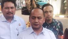 Kepala Pusat Penerangan Hukum (Kapuspenkum) Kejaksaan Agung Anang Supriatna (tengah) menjawab pertanyaan awak media di Gedung Kemenko Polkam, Jakarta, Rabu (5/8/2026). (Foto: Antara/Walda Marison)