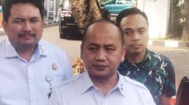 Kepala Pusat Penerangan Hukum (Kapuspenkum) Kejaksaan Agung Anang Supriatna (tengah) menjawab pertanyaan awak media di Gedung Kemenko Polkam, Jakarta, Rabu (5/8/2026). (Foto: Antara/Walda Marison)