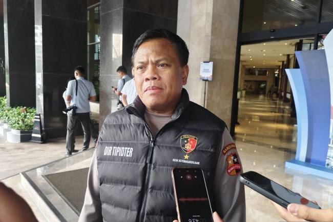 Direktur Tindak Pidana Tertentu Bareskrim Polri Brigjen Pol. Mohammad Irhamni menjawab pertanyaan awak media di kawasan Jakarta Pusat, Jumat (28/8/2026). (Foto: Antara/Nadia Putri R)