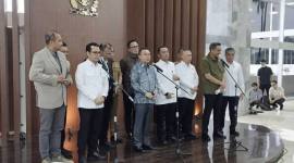 Wakil Ketua DPR RI Sufmi Dasco Ahmad saat konferensi pers bersama pemerintah terkait Perpres soal ojol di kompleks parlemen, Jakarta, Selasa (18/8/2026). (Foto: Antara/Bagus Ahmad R)